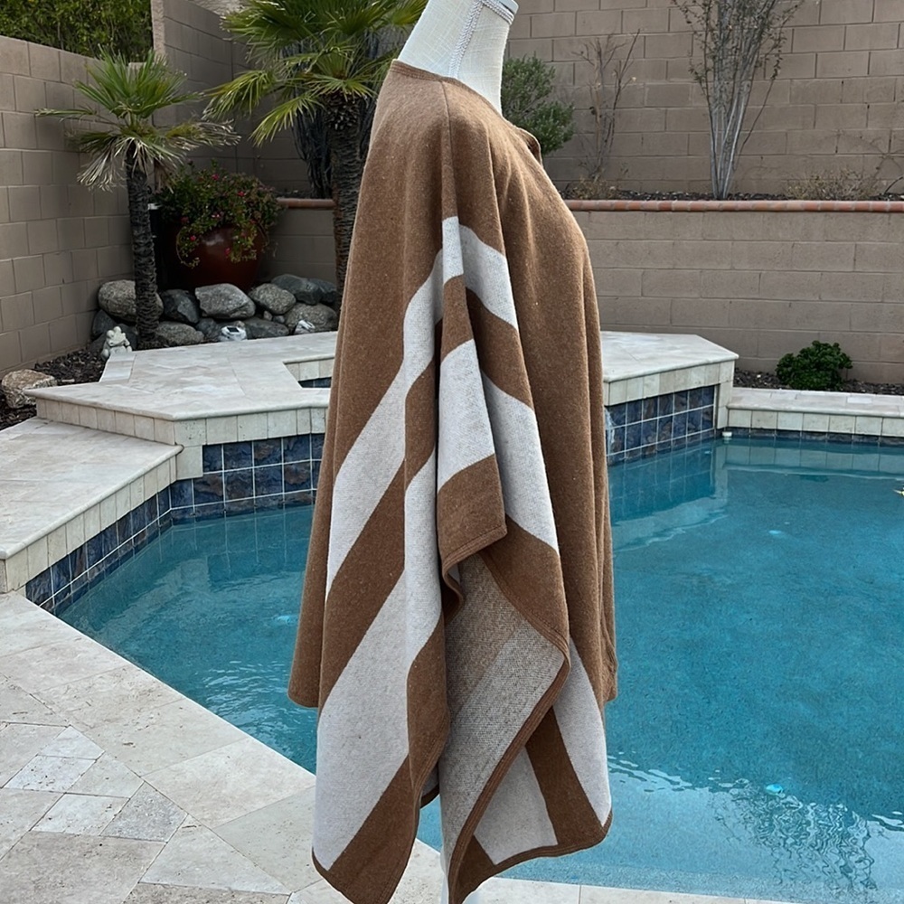 TREASURE & BOND Blanket/Poncho/Cape -Snap Front - OS - Picture 3 of 9
